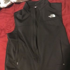 Men’s apex weatherproof vest.